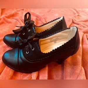 Brand new Chase + Chloe pinup lace up heels